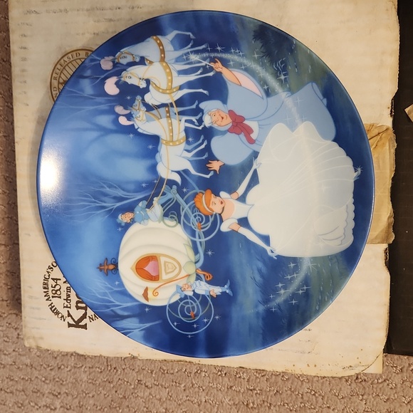Disney's Cinderella collectible plate - Picture 4 of 5